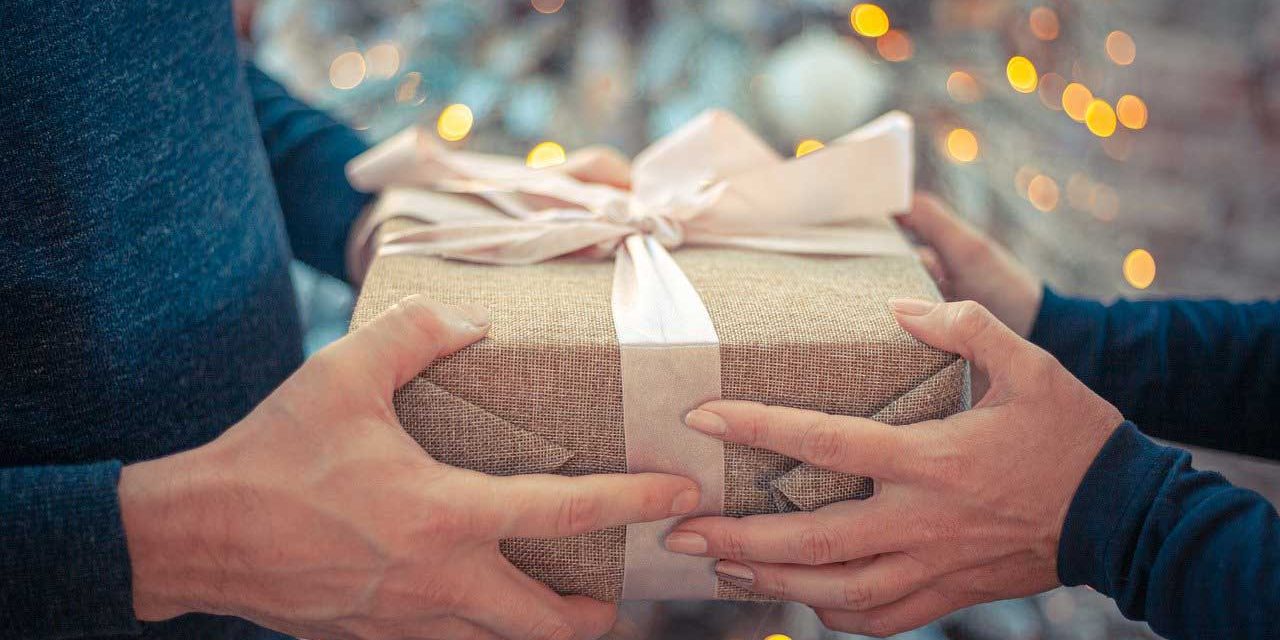 What Can You Take Along As A Gift While Visiting Old Age Homes?